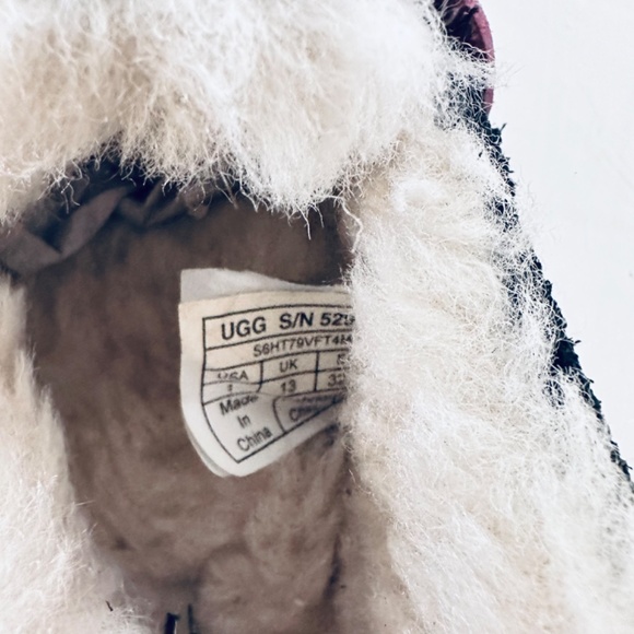 UGG KIDS MOCCASINS SIZE 1 suede  and purple lace - Picture 3 of 9